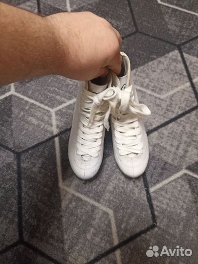 Коньки фигурные