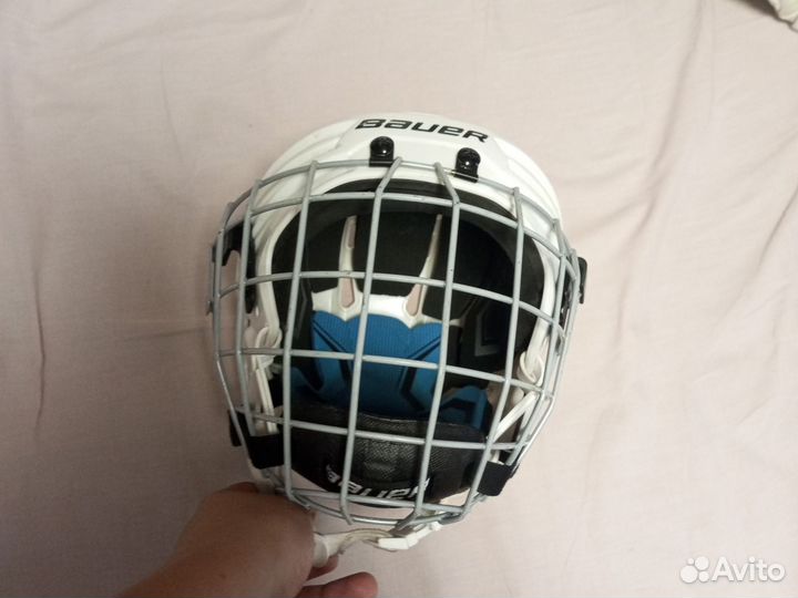 Хоккейный шлем