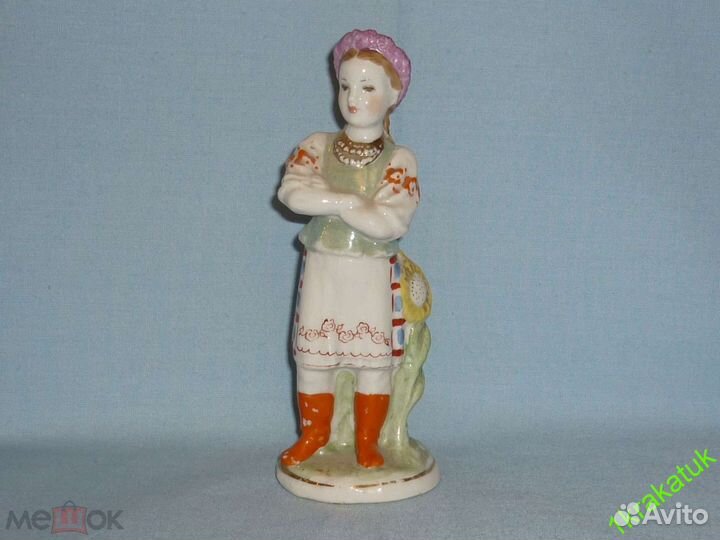 Девочка украинка С подсолнухами. дулево 1953 год