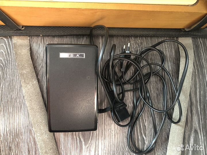 Швейная машина Чайка 142м