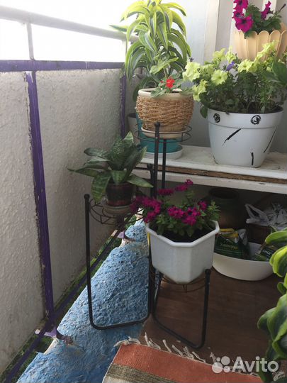 Подставка для цветов напольная металлическая