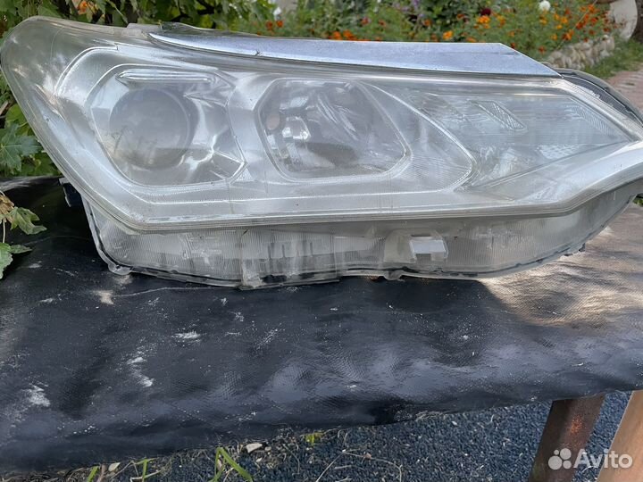 Фары на Toyota Corolla Axio E160