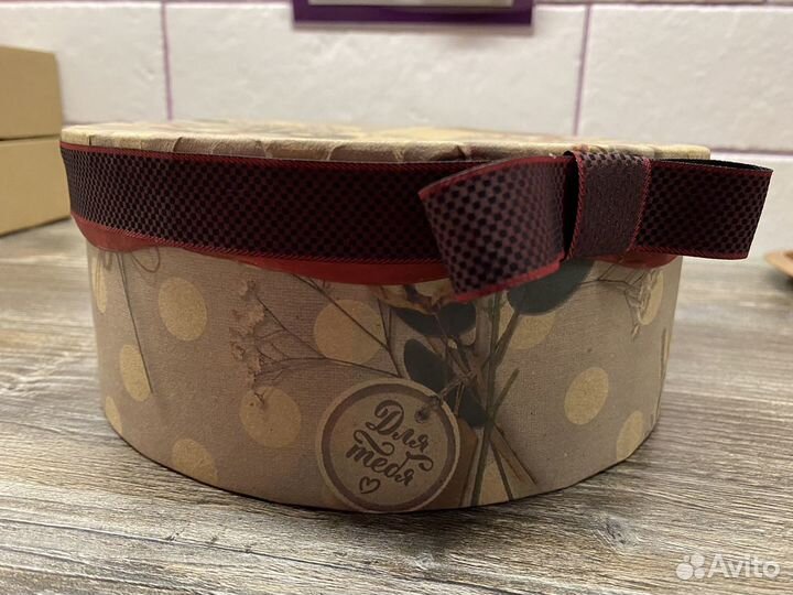 Коробка круглая подарочная крафтовая