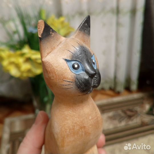 Статуэтка кошка