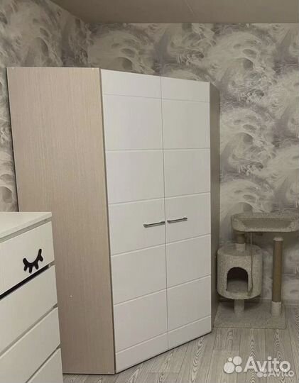 Угловой шкаф большой