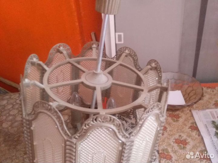 Люстра потолочная с абажуром