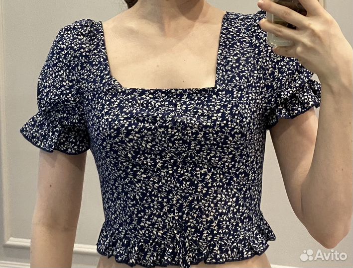 Топ с каадратным вырезом в цветочек