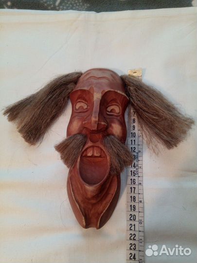 Деревянные статуэтки и фигурки