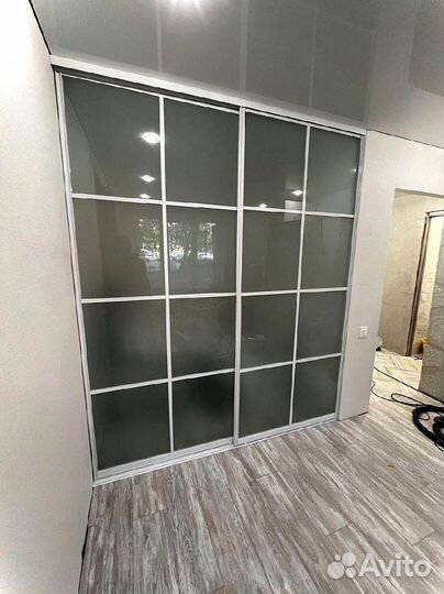 Раздвижная перегородка с матовым стеклом