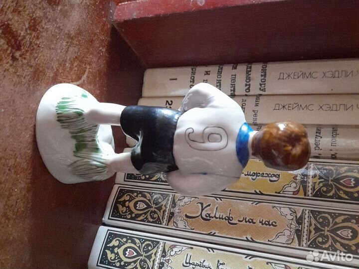 Статуэтка футболиста