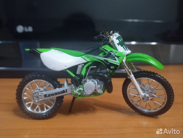 Kawasaki kx 250 1:18 Модель мотоцикла