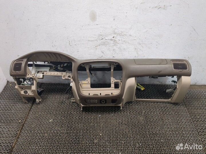 Панель передняя салона Toyota Land Cruiser (100) , 2000