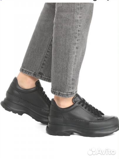 Кроссовки женские