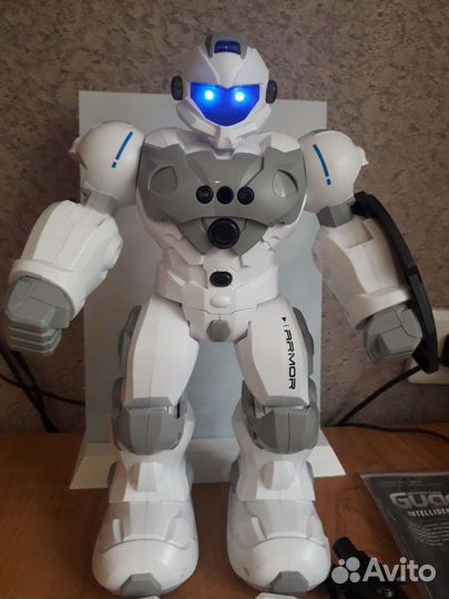 Игрушка робот с пультом