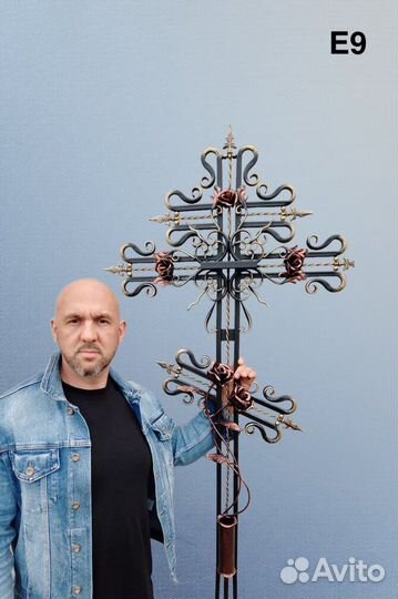 Кованый крест из метала