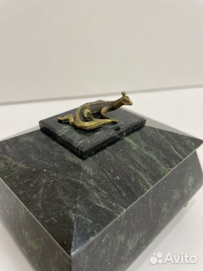 Шкатулка из камня, змеевик и карболита СССР