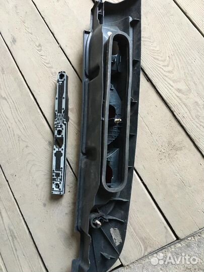 Задний правый стоп-сигнал на Рено-Канго (правый)