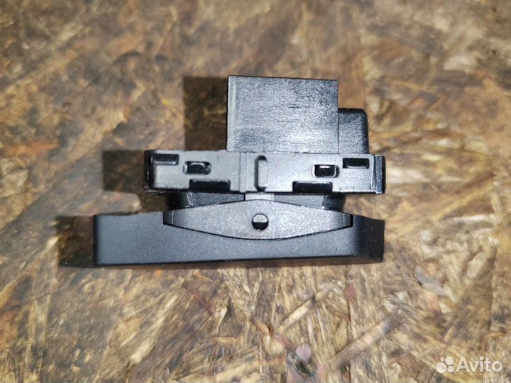 Кнопка центрального замка Volkswagen Touareg 3