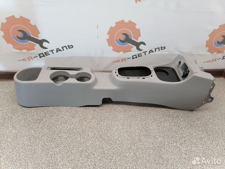 Консоль между сидений Hyundai Verna