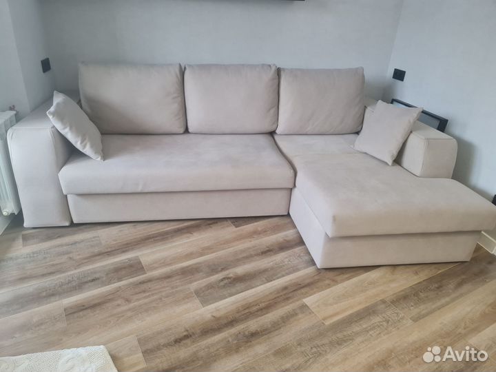 Большой угловой диван