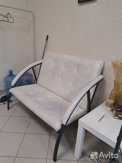 Офисный кожаный диван