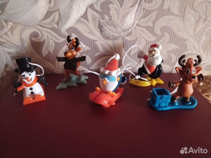 Игрушки киндер - сюрприз Натунс и новогодние