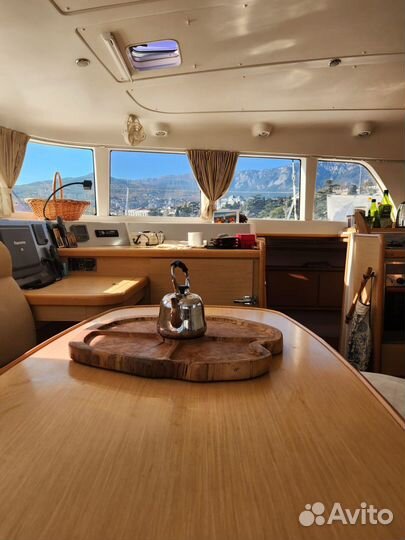 Морские прогулки яхта