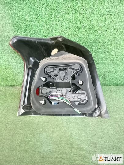 Фонарь задний правый toyota avensis