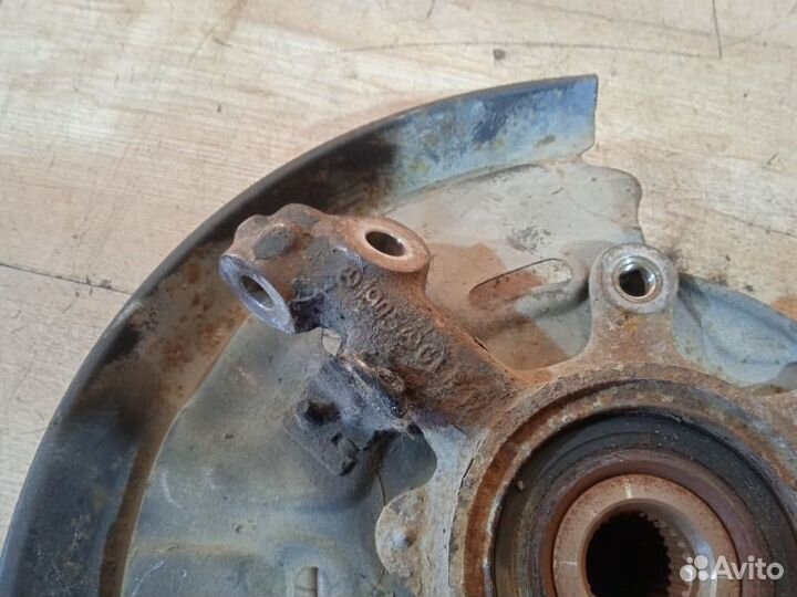 Кулак поворотный задний правый Mercedes-Benz