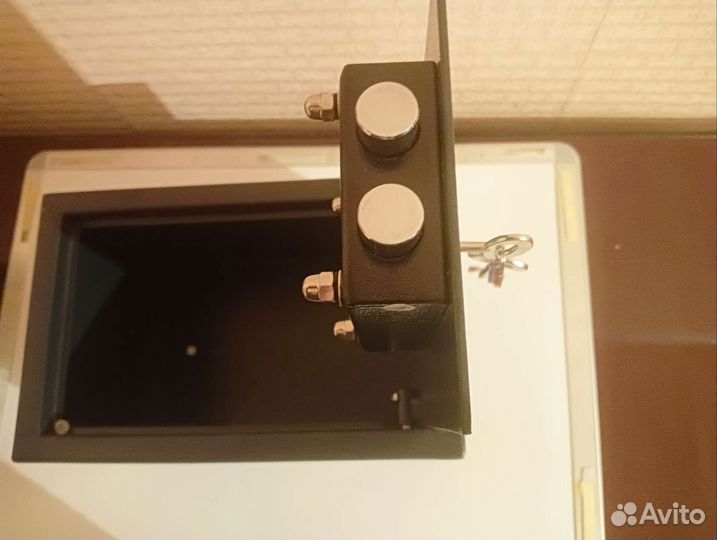 Сейф металлический