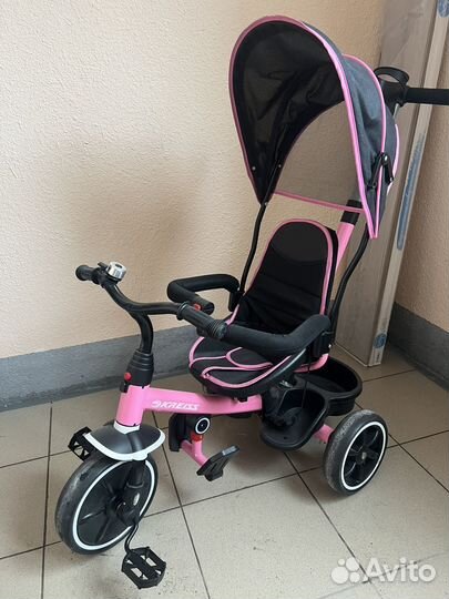 Трехколесный велосипед с ручкой