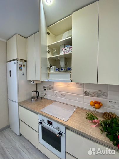 Угловая кухня на заказ. Фабрика в Новосибирске