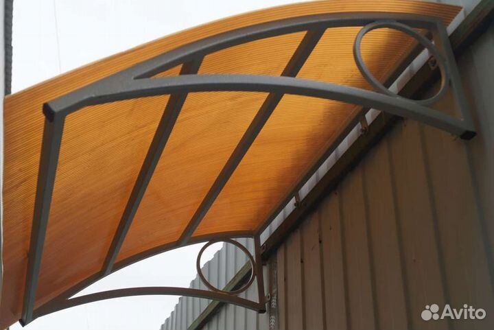 Козырек над дверью/крыльцом