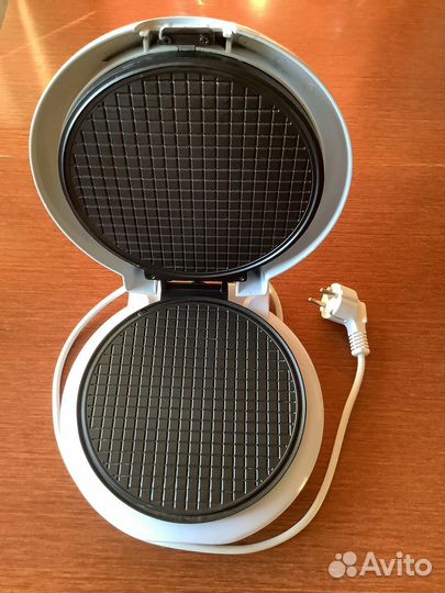 Электрическая вафельница WM3601