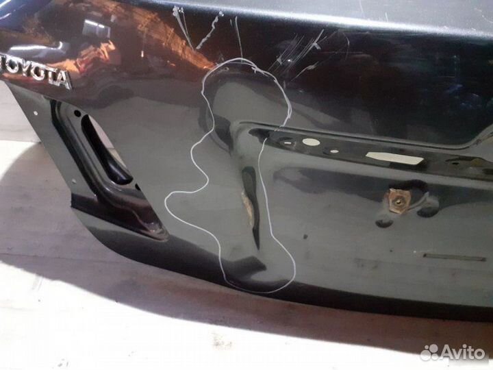 Крышка багажника Toyota