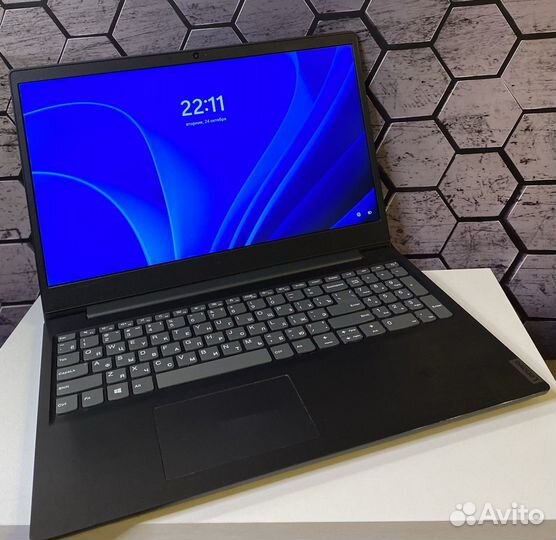 Мощный Lenovo Ryzen 5 3500, SSD, Vega 8 в идеале