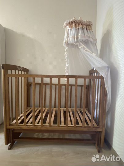 Детская кроватка