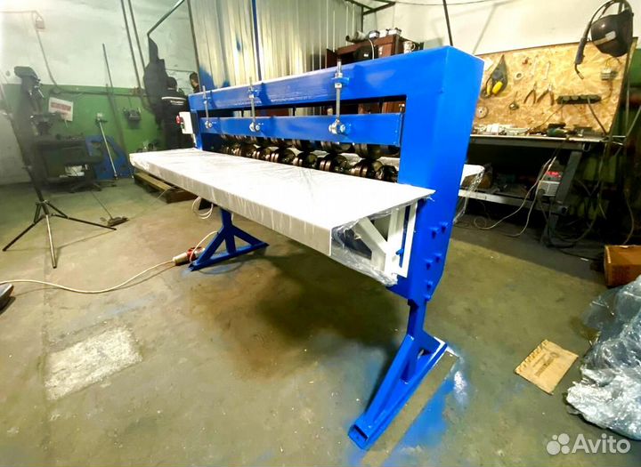 Машина для нанесения ребер жесткости