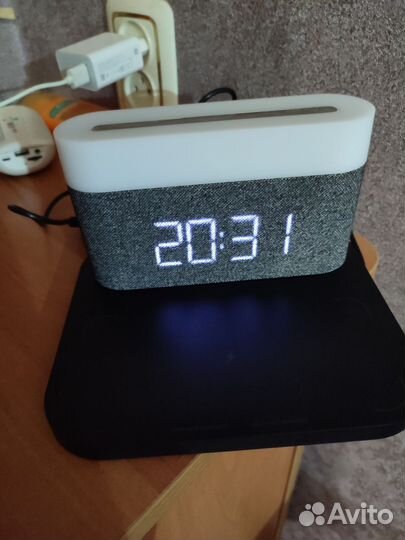 Ночник, беспроводная зарядка, будильник