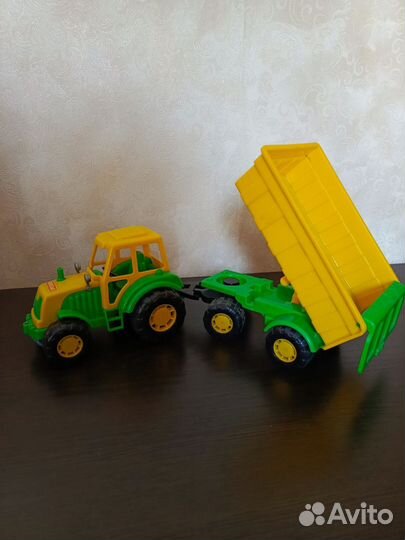 Трактор игрушки пакетом для мальчика