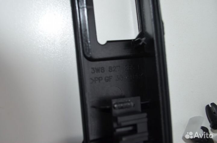 Накладка крышки багажника Bentley Continental GT