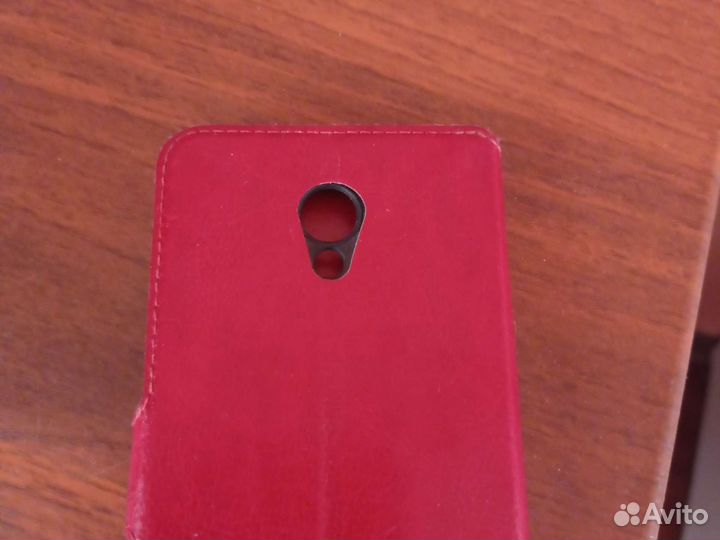 Чехол на телефон