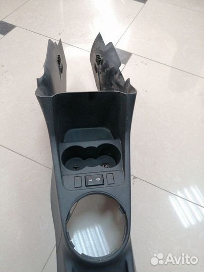 Консоль между сиденьями Skoda Fabia 2 универсал