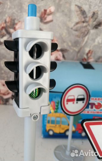 Детский набор светофор с дорожными знаками