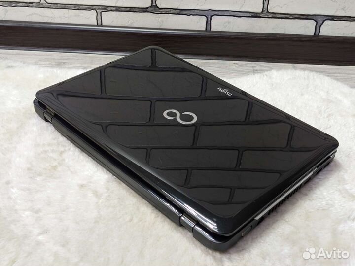 Fujitsu / i5-2410M /6GB /SSD+HDD