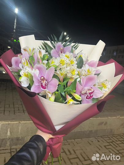 Букет с орхидеями.Доставка цветов