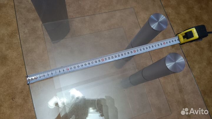 Столик стеклянный под телевизор