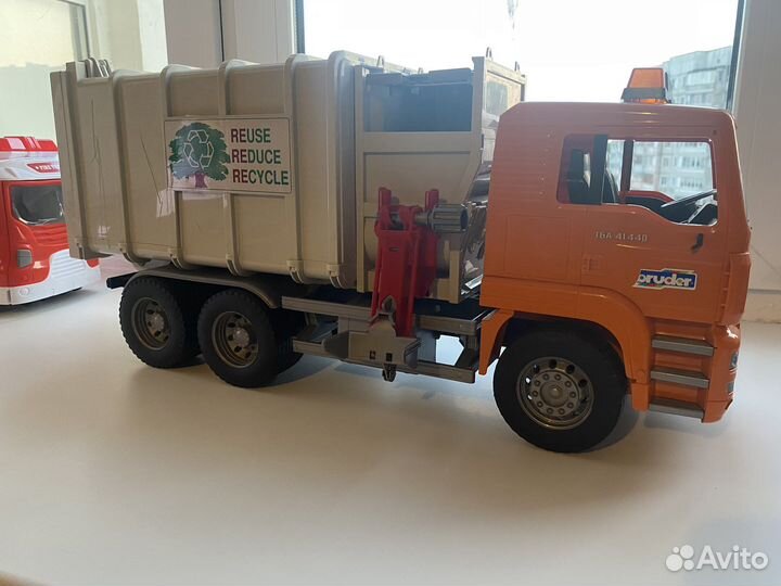 Мусоровоз Bruder
