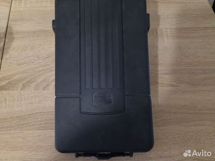 Крышка аккумулятора Volkswagen