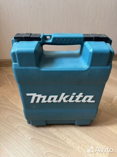 Шуруповерт Makita DF488DWE